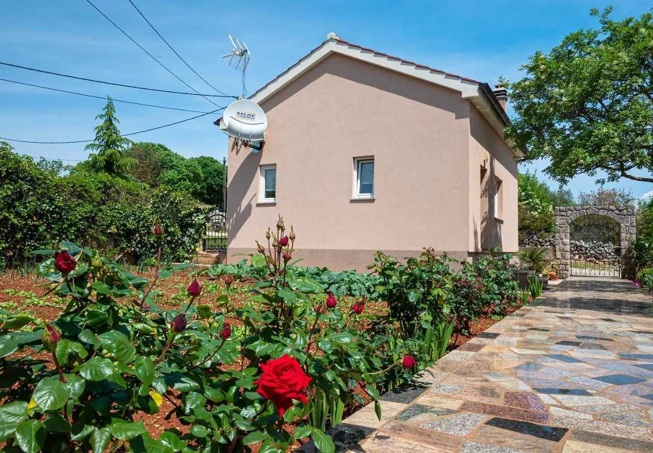 Holiday House With Private Pool Vrh  0*, Vrh (Krk)