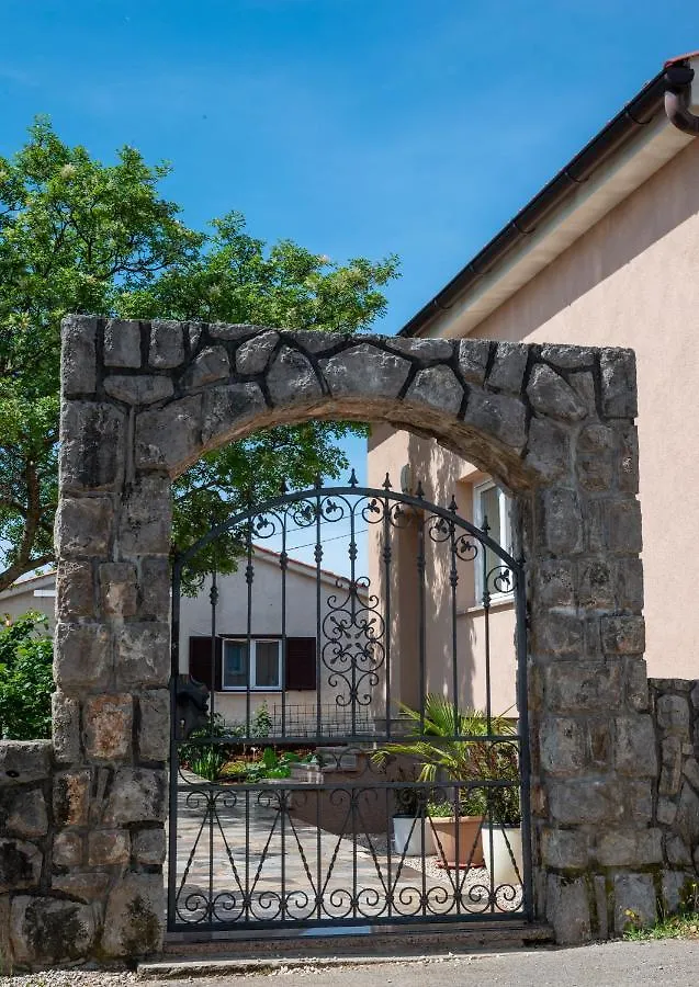 Holiday House With Private Pool Vrh  0*, Vrh (Krk)