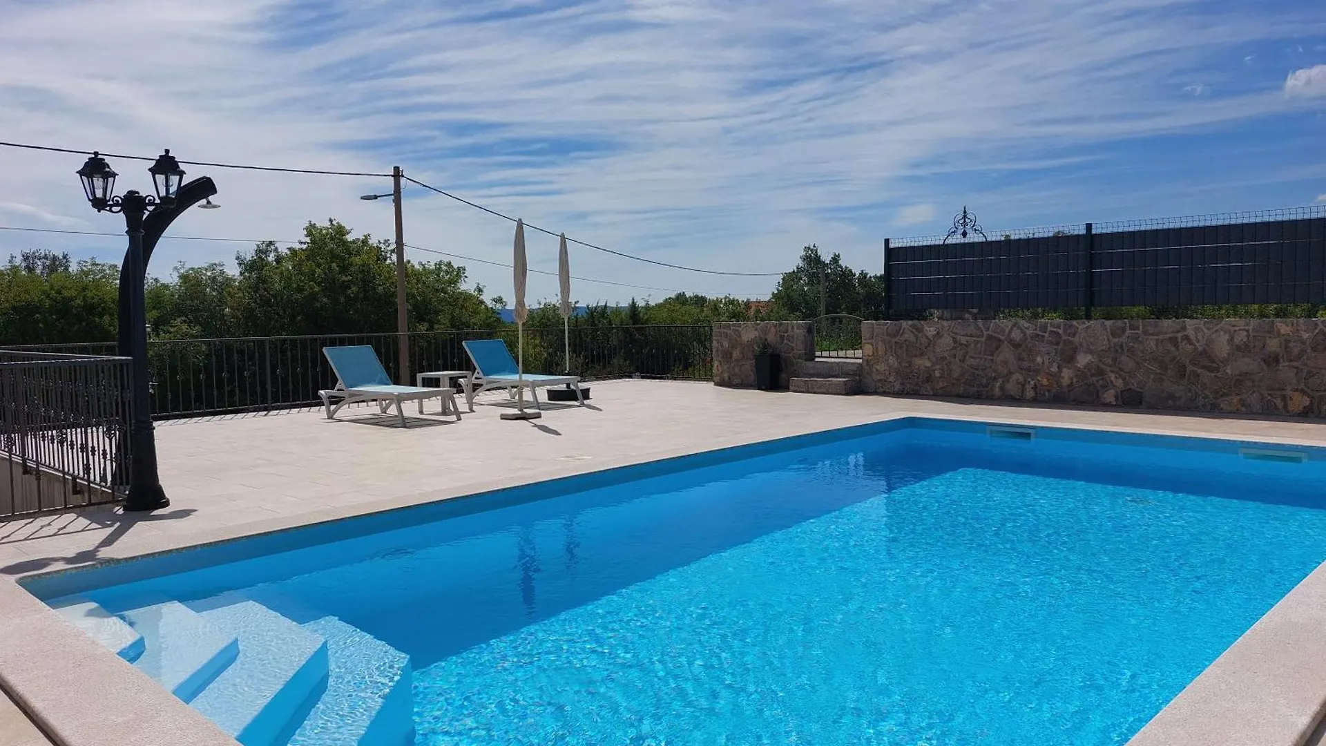 Holiday House With Private Pool Vrh